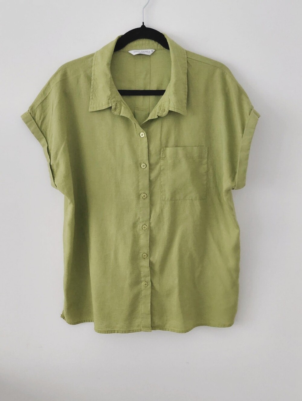 Casual Short-Sleeve Button-Up Shirt in Olive Green